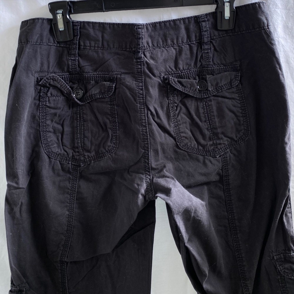 Clavin Klein Cargo Capri Size: 8 - Picture 7 of 11